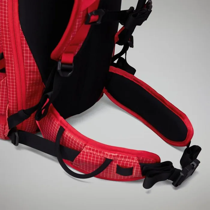 Berghaus Travel MTN Guide 45 8211 Red 8211 MenWomen