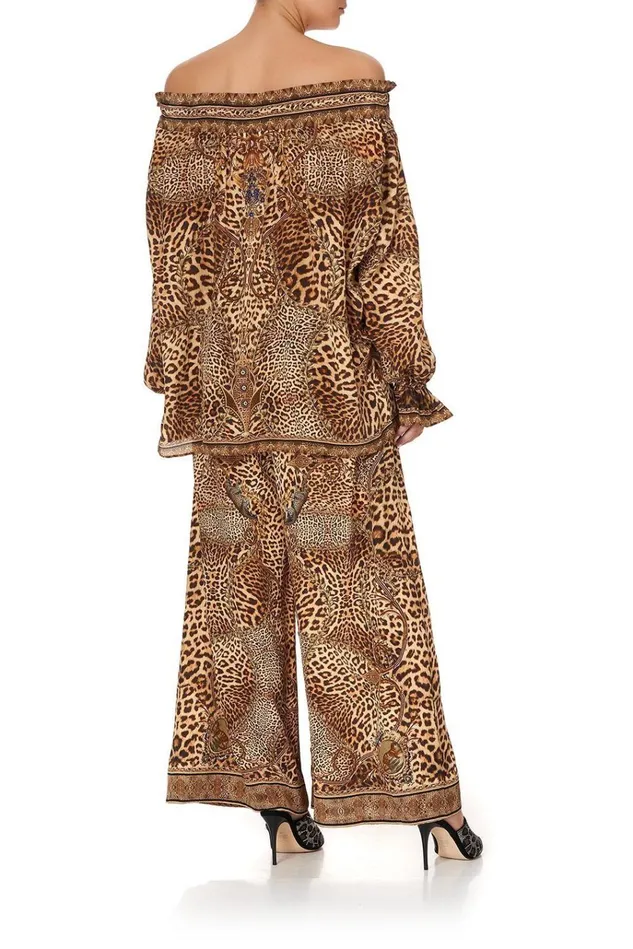 Camilla Tops Women Round Neck Gathered Blouse Lady Lodge