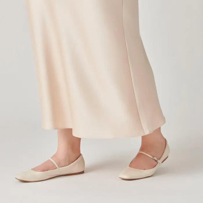 Dolce Vita Reyes Ballet Flats Ivory Leather Women Flats and Loafers