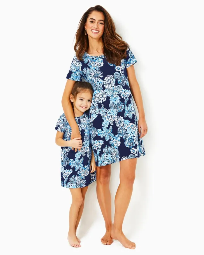 Girls Lilly Pulitzer Girls Dresses and Rompers Girls Mini Cody Dress Low Tide Navy Bouquet All Day Girls Lilly Pulitzer Girls Dresses and Rompers Girls Mini Cody Dress Low Tide Navy Bouquet All Day