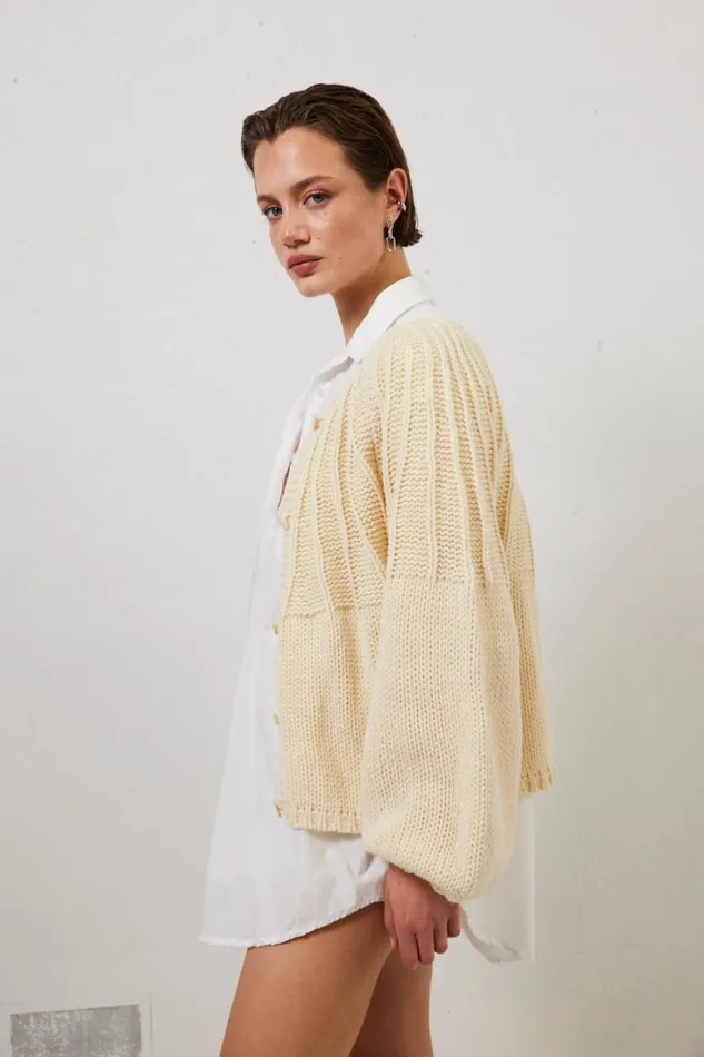 JumpersSweaters Women VRG GRL Riley Knit Cardigan Cream JumpersSweaters Women VRG GRL Riley Knit Cardigan Cream
