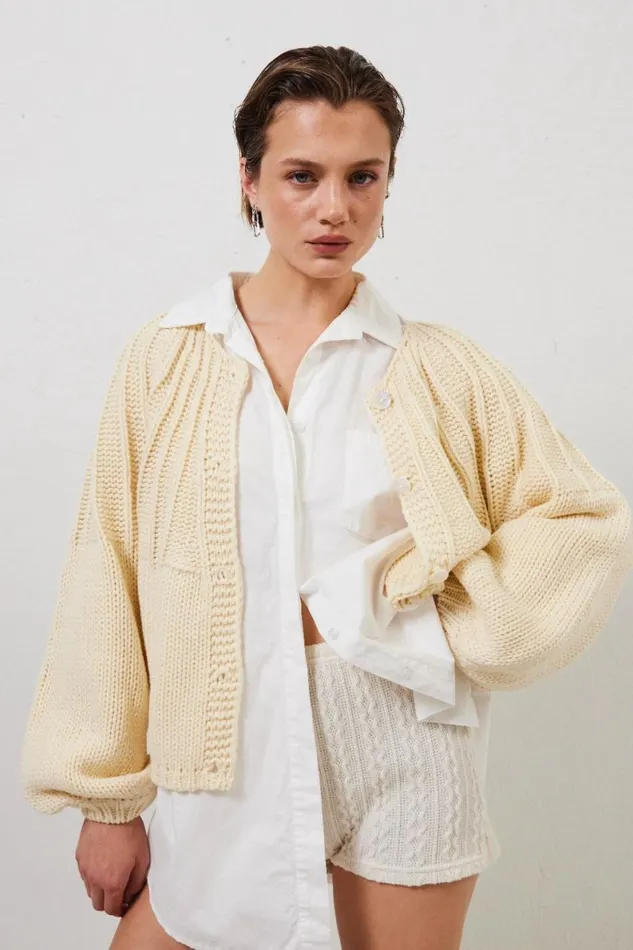 JumpersSweaters Women VRG GRL Riley Knit Cardigan Cream JumpersSweaters Women VRG GRL Riley Knit Cardigan Cream