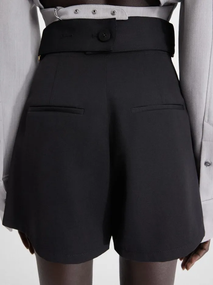 The Bari Shorts Black Women JACQUEMUS Trousers and Shorts The Bari Shorts Black Women JACQUEMUS Trousers and Shorts