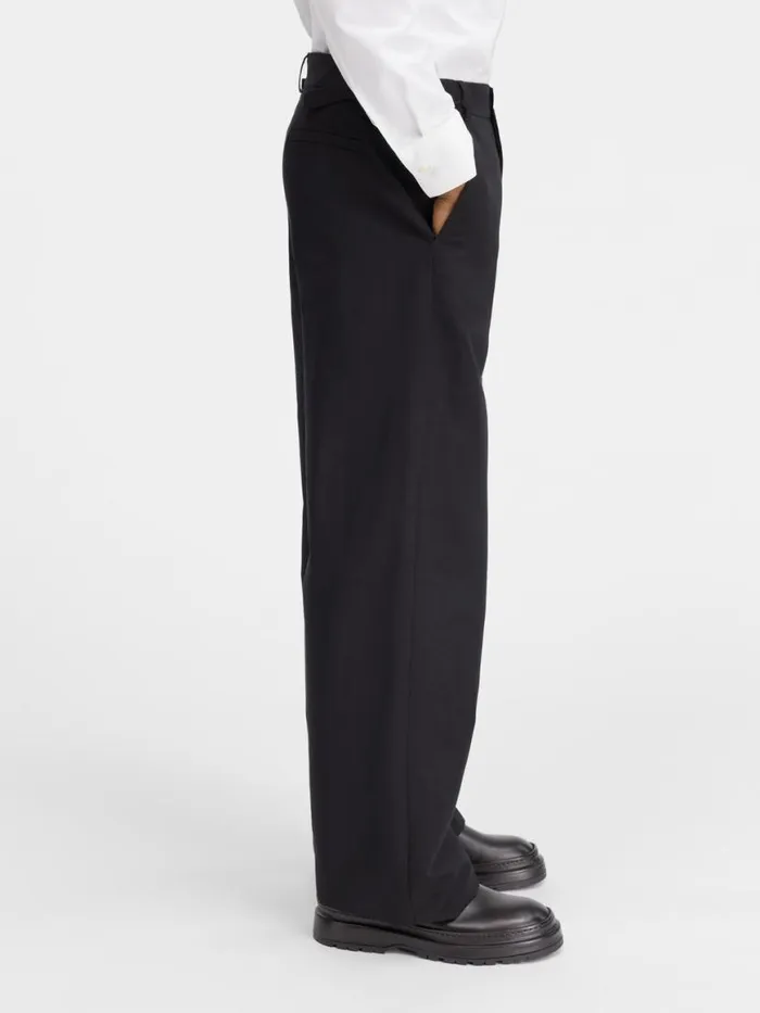 The Jean Pants Black Men JACQUEMUS Trousers and Shorts The Jean Pants Black Men JACQUEMUS Trousers and Shorts