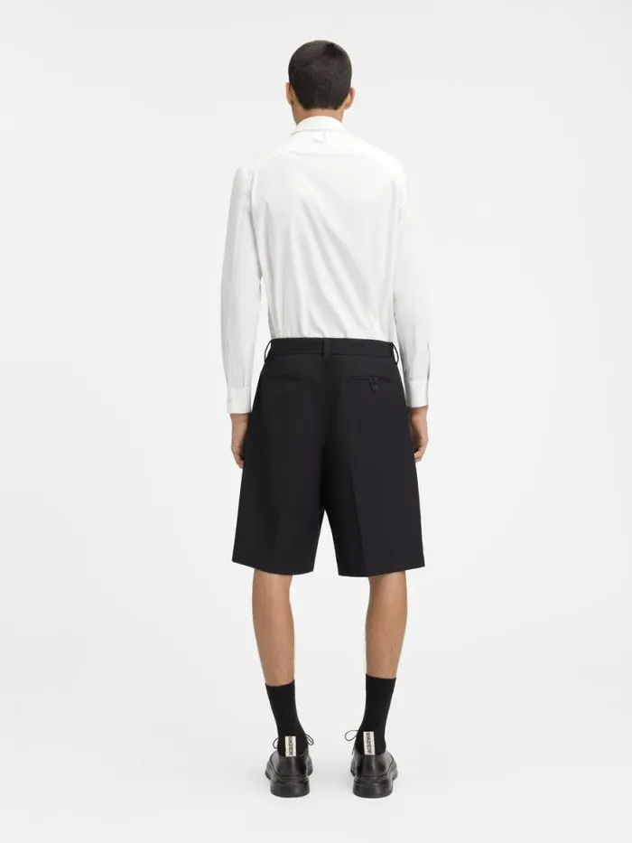 The Melo Shorts Black Men JACQUEMUS Trousers and Shorts The Melo Shorts Black Men JACQUEMUS Trousers and Shorts