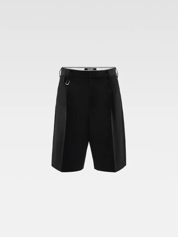 The Melo Shorts Black Men JACQUEMUS Trousers and Shorts The Melo Shorts Black Men JACQUEMUS Trousers and Shorts